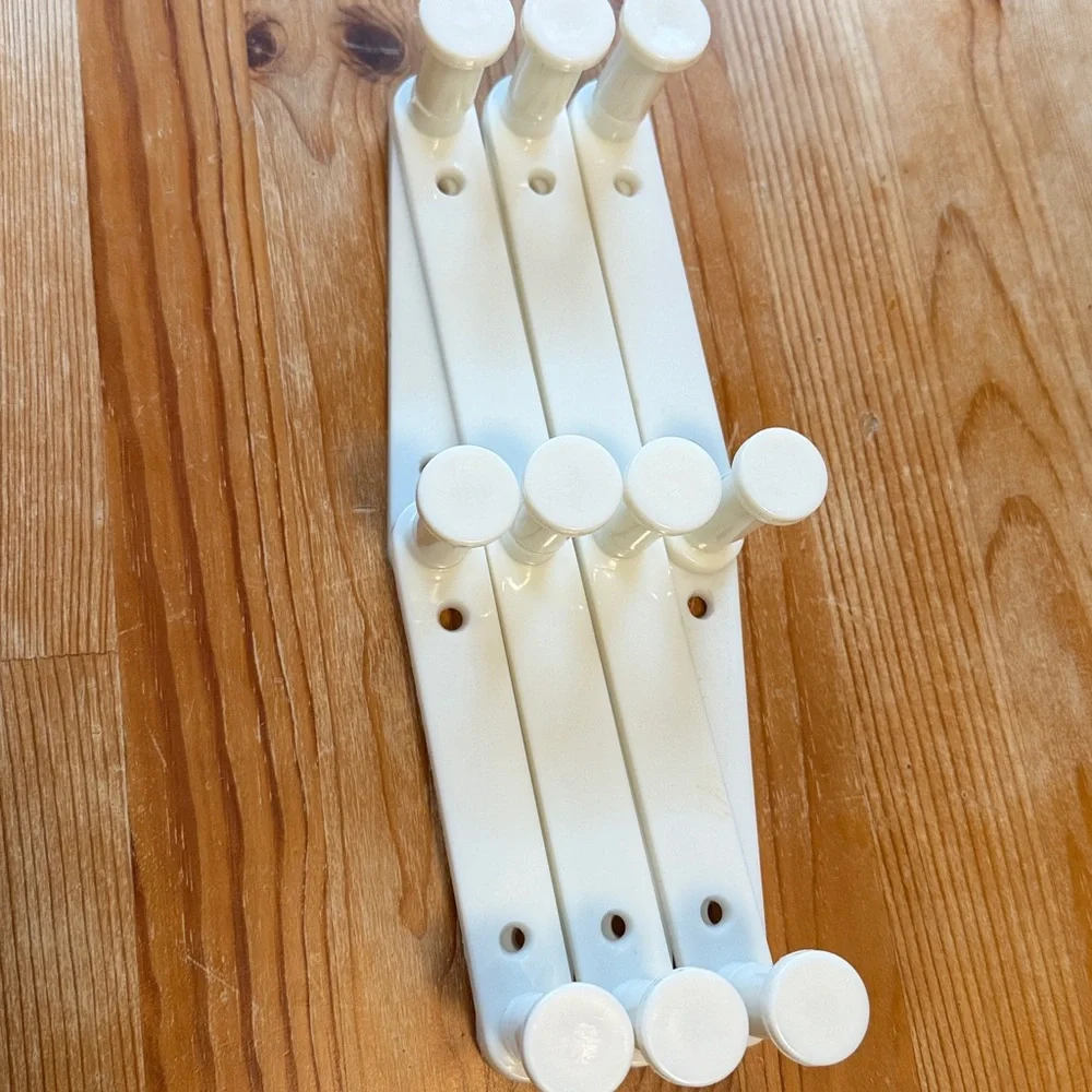 Vintage Plastic Accordian Hanger